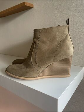 Dolce Vita Wedge Ankle Boot in Olive Suede